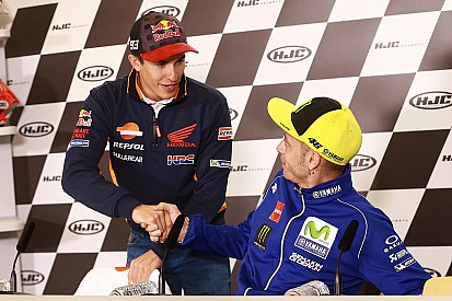 Marquez punge Rossi: "L'esperienza non basta per vincere il titolo"