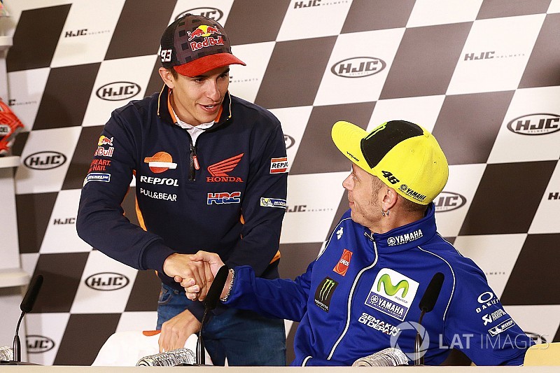 Marquez punge Rossi: "L'esperienza non basta per vincere il titolo"