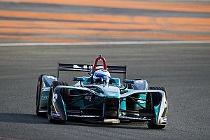 Turvey bate Buemi e Di Grassi e lidera dia 1 em Valência