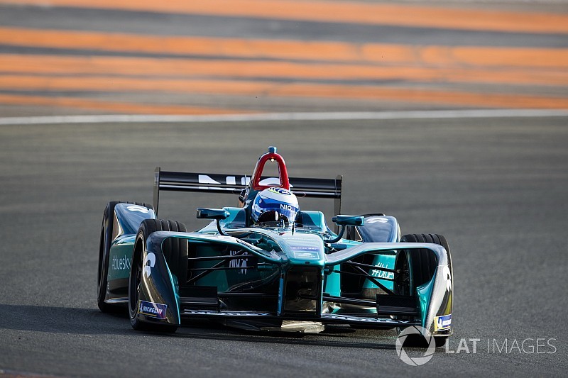 Tes Valencia: Turvey pimpin hari pertama, chicane picu masalah