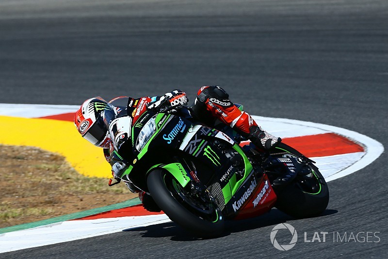 Portimao, Gara 2: Rea, non ce n’è per nessuno. Cade Davies, Melandri 3°