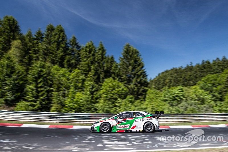 Un embrayage récalcitrant prive Michelisz de succès