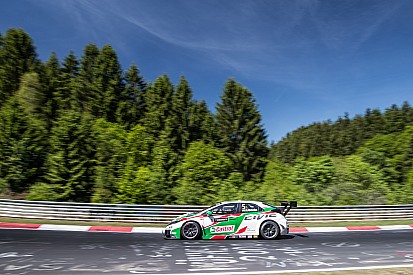 Un embrayage récalcitrant prive Michelisz de succès