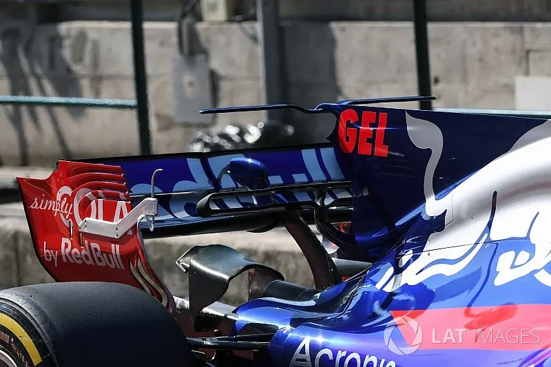 Scuderia Toro Rosso STR12 rear wing