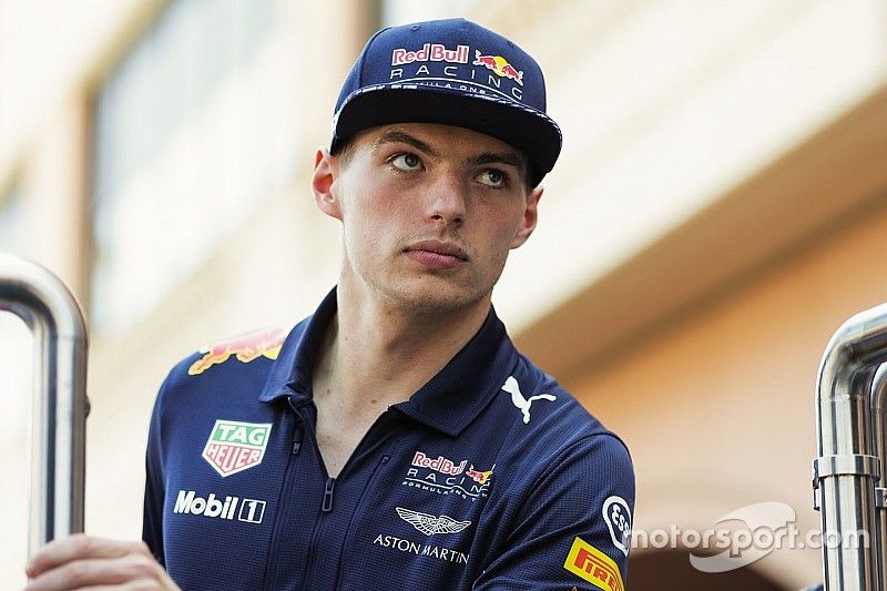 Hill: "Verstappen debe cuidar sus palabras"