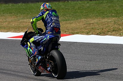 Rossi: “Tanto dolor en el brazo no me lo esperaba”