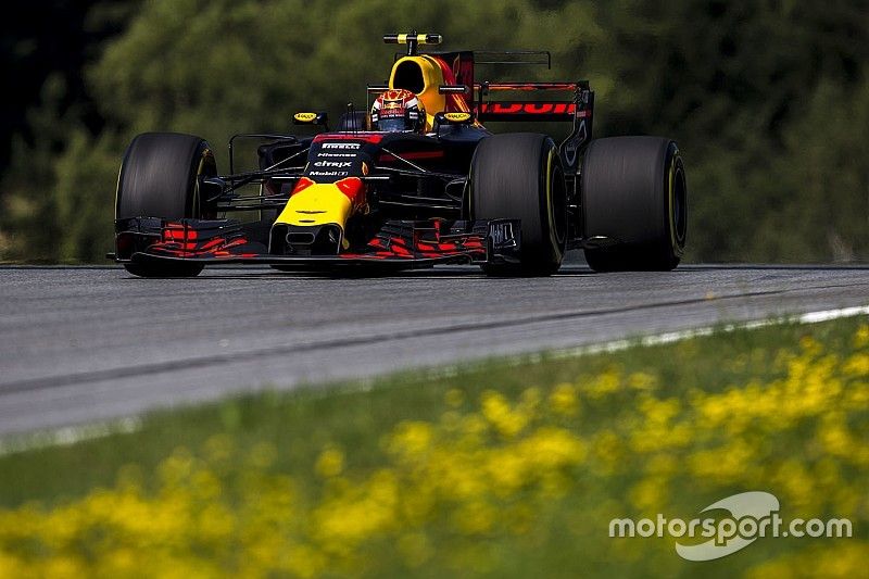 Verstappen nog steeds kritisch op kerbs in Oostenrijk: “Geen kerb voor F1-auto’s”