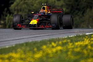 Verstappen nog steeds kritisch op kerbs in Oostenrijk: “Geen kerb voor F1-auto’s”