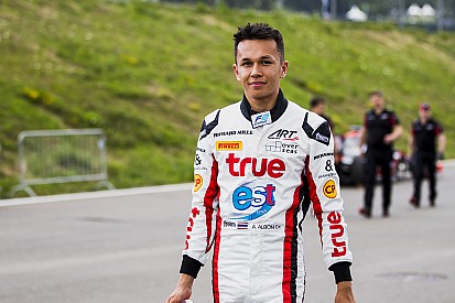 Albon penalizzato, scatterà tredicesimo nella Main Race