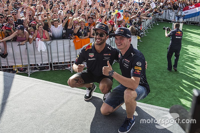 Verstappen hoeft nog niet in dienst van Ricciardo te rijden