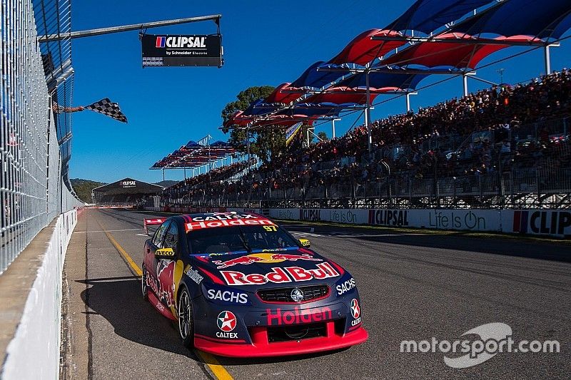 Race winner Shane van Gisbergen, Triple Eight Race Engineering Holden