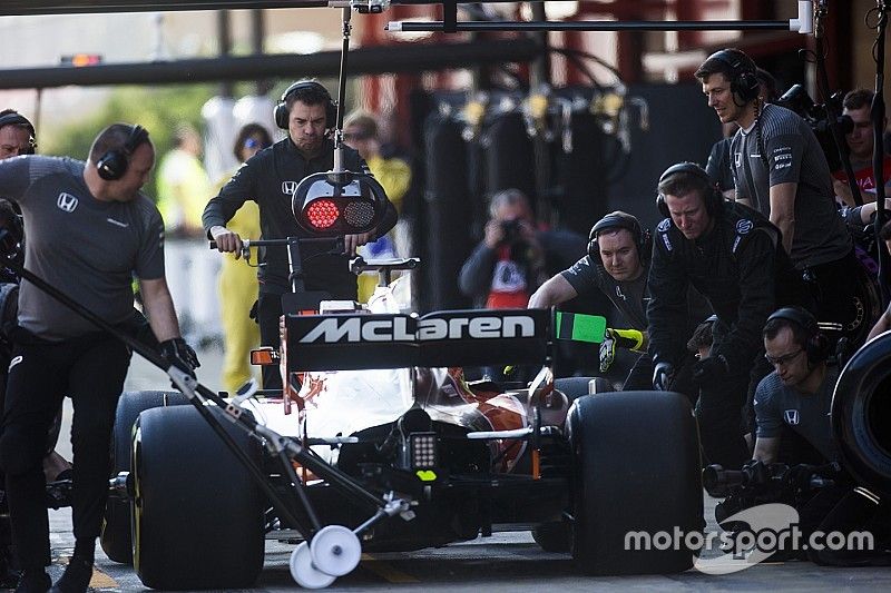 Otro problema obliga a McLaren a cambiar nuevamente su motor Honda