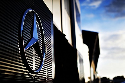 СТРИМИСЬ на «Стримерс пати» вместе с Unique и Mercedes-Benz!