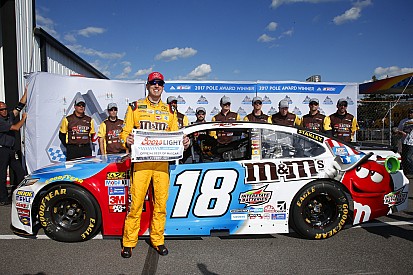 Kyle Busch toma la pole en Pocono y Suárez en 14º