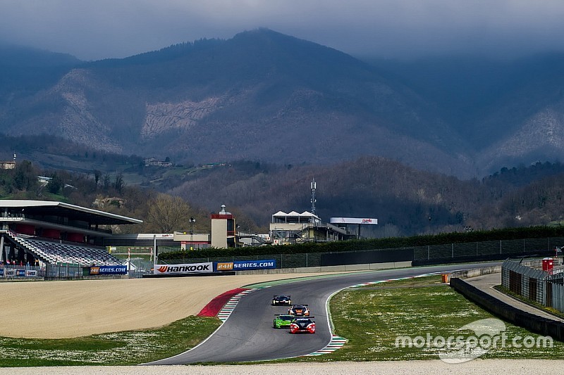 V8 Racing Renault RS01 FGT3 wins the 12 Hours of Italy