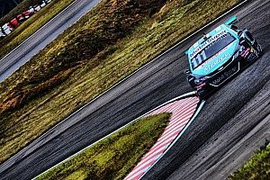 Barrichello supera Khodair na linha de chegada em Cascavel