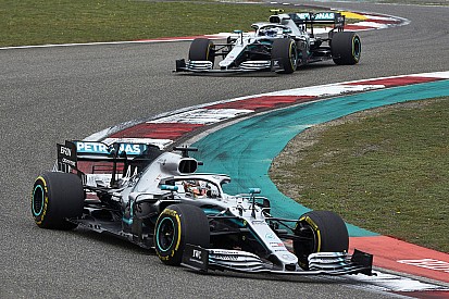Bottas: El que va primero aún "controla" la carrera