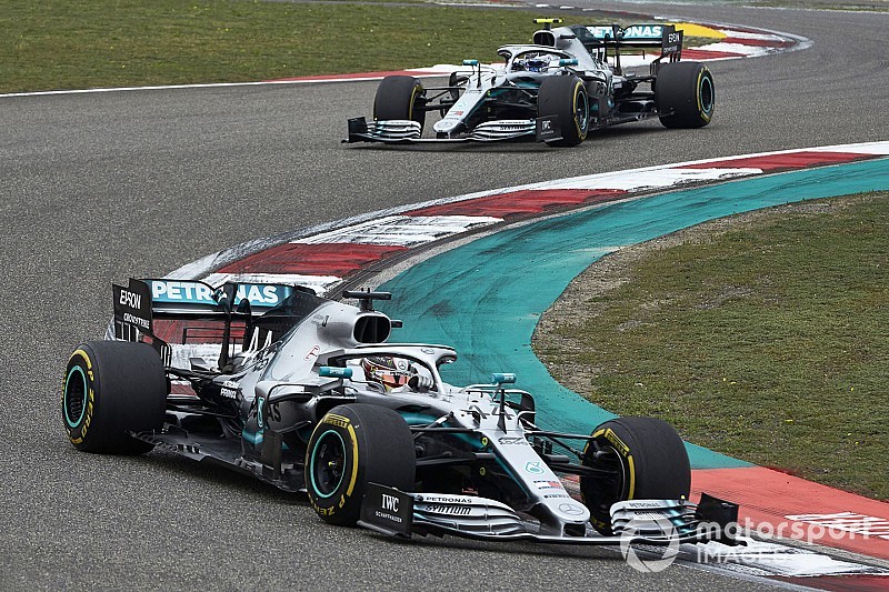 A Mercedes megnevezte, ki találta ki a kettős bokszkiállás ötletét Kínában