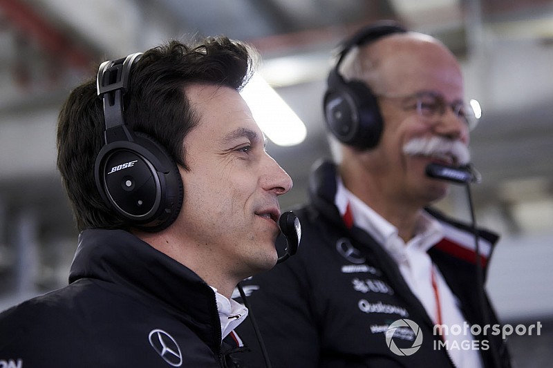 Wolff szerint a Ferrari "kinyitott egy férges konzervet"