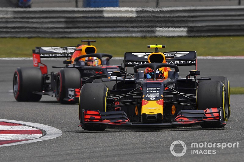 Red Bull выбрала пилотов для тестов в Барселоне
