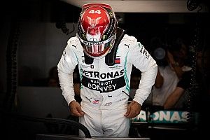 Hamilton: pusztító nap ez Leclerc számára, de még sok versenyt fog nyerni