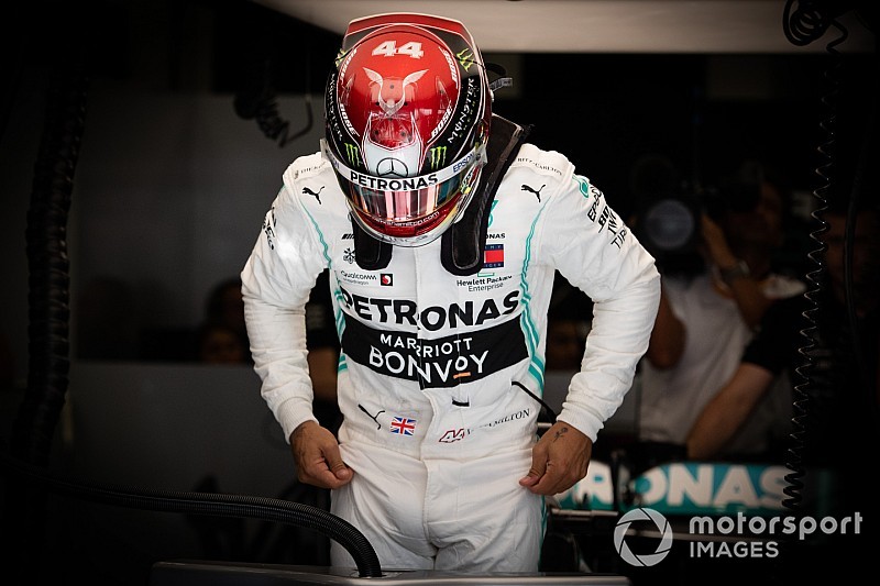 Hamilton: pusztító nap ez Leclerc számára, de még sok versenyt fog nyerni