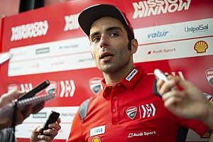 Performa kuat, Petrucci coba realistis