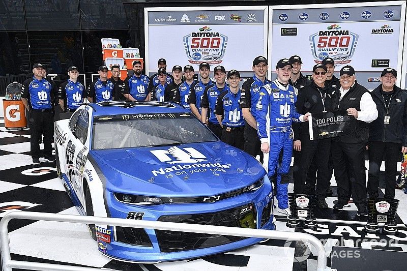 Alex Bowman, Hendrick Motorsports, Chevrolet Camaro Nationwide on the front row of the Daytona 500