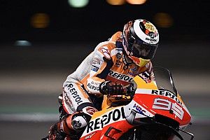 Lorenzo: "Il polso va meglio e anche il dolore alla costola è molto meno"