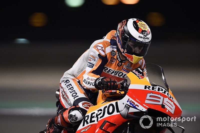 Lorenzo: "Il polso va meglio e anche il dolore alla costola è molto meno"