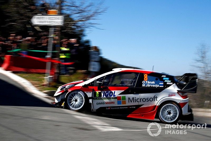 Problemas para Loeb y liderato para Tanak en el inicio del Rally de Córcega