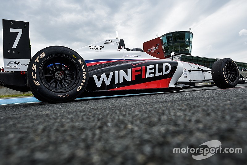 Winfield accompagne ses pilotes jusqu’au podium en F4 à Nogaro