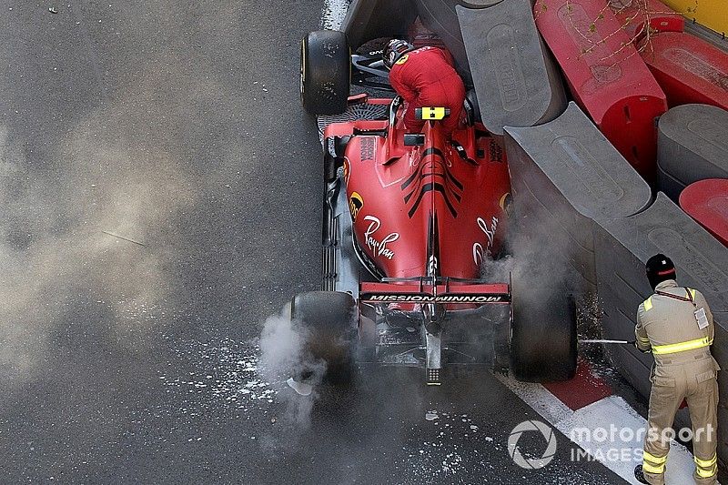 Charles Leclerc, Ferrari SF90 sort de sa monoplace accidentée