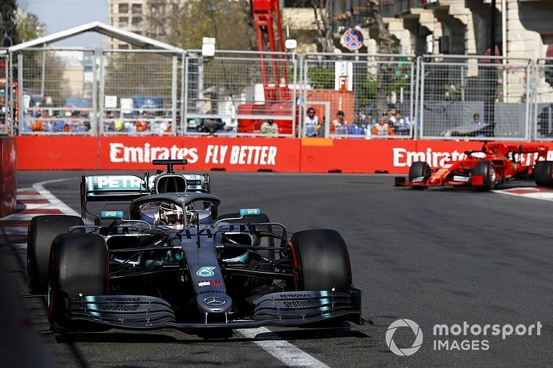 Сайнс: Надеюсь, в Барселоне Ferrari приблизится к Mercedes