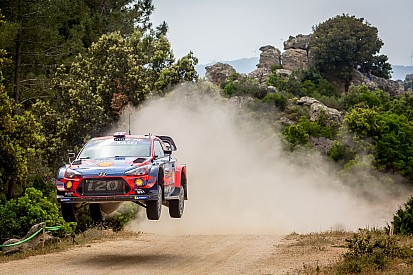WRC, Rally Italia Sardegna, PS16-17: Mikkelsen prova la rimonta su Evans