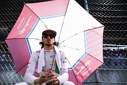 Giovinazzi tem cabelo cortado após conquistar seu primeiro ponto na F1