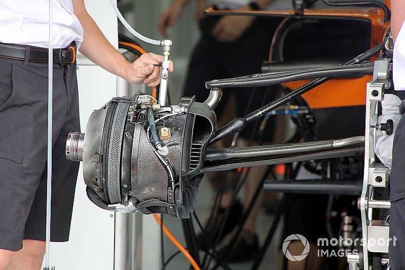  McLaren MCL34, dettaglio del freno anteriore