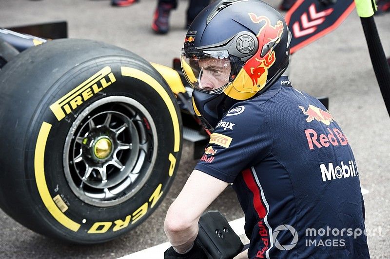 «Возврат к прошлогодним шинам не поможет». Pirelli вновь ответила критику со стороны команд