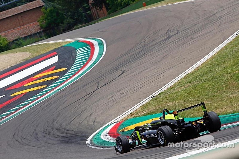 Topjet F2000 Italian Trophy: Andrea Cola conquista la prima pole stagionale ad Imola