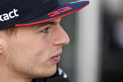 Verstappen trapt rempedaal stuk in simrace: "Lag al nieuwe klaar"
