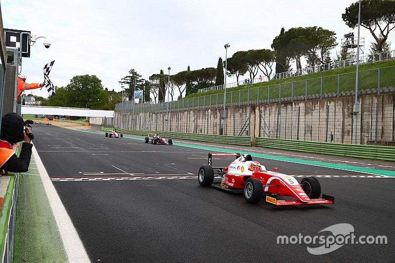 Vallelunga, Gara 3: grande spettacolo con Petecof che piazza la zampata nel finale