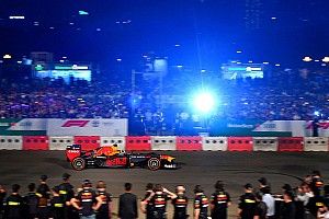 Photos - Red Bull fait le show à Hanoï
