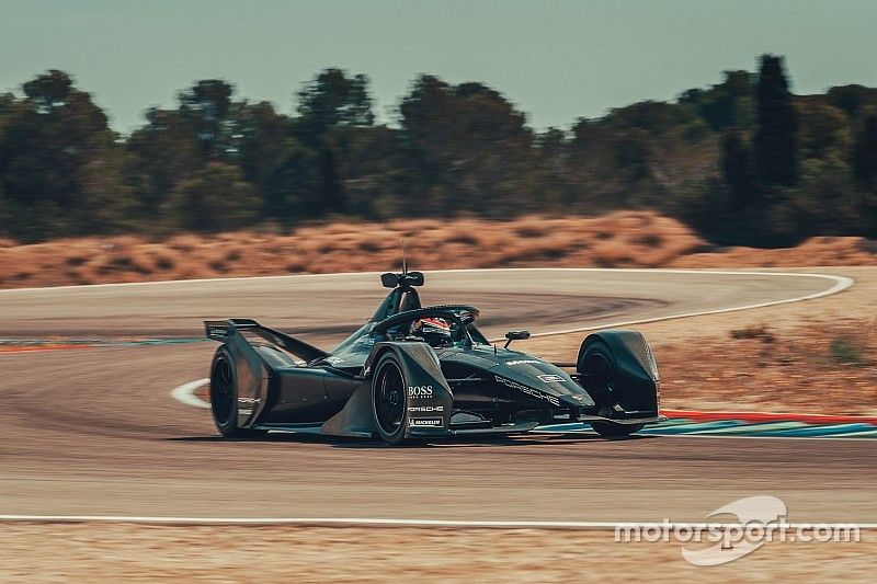 Porsche пригласила Хартли на тесты машины Формулы Е