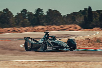 Пилотов Porsche заставят искать машину Формулы Е на Twitch