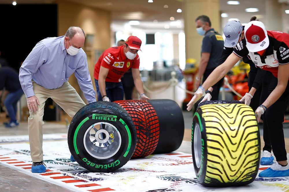 Una gomma per pennello: ecco come la F1 diventa arte