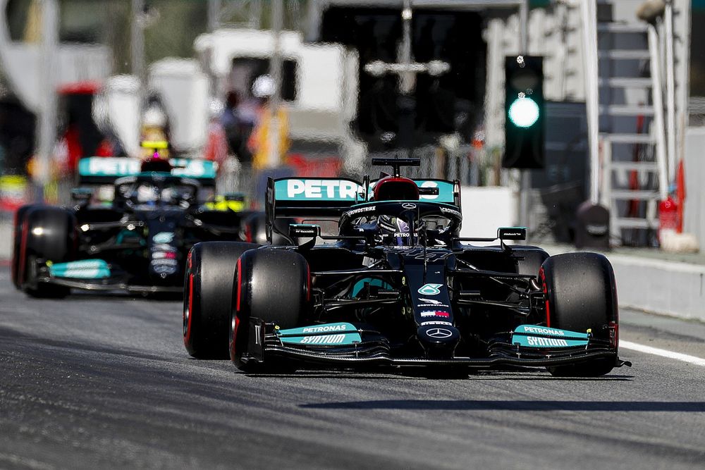 Mercedes отдала Хэмилтону старую машину Боттаса