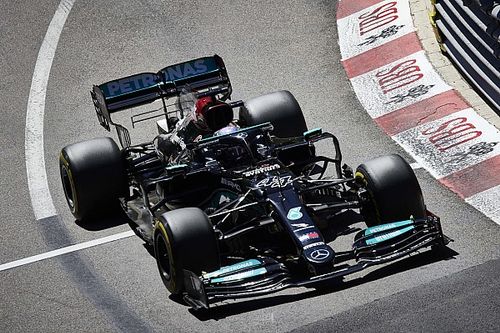 Hamilton: "Non capisco perché le F1 siano sempre più pesanti"