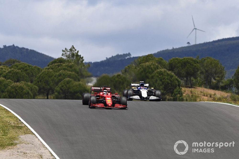 Charles Leclerc, Ferrari SF21, George Russell, Williams FW43B