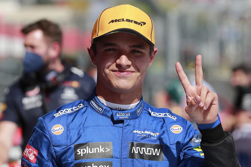 Lando Norris, McLaren, dans le parc fermé après sa première qualification en première ligne