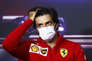 Sainz: ''Hamilton'ın arkasında kalmak bana 10 turluk süreye patladı''